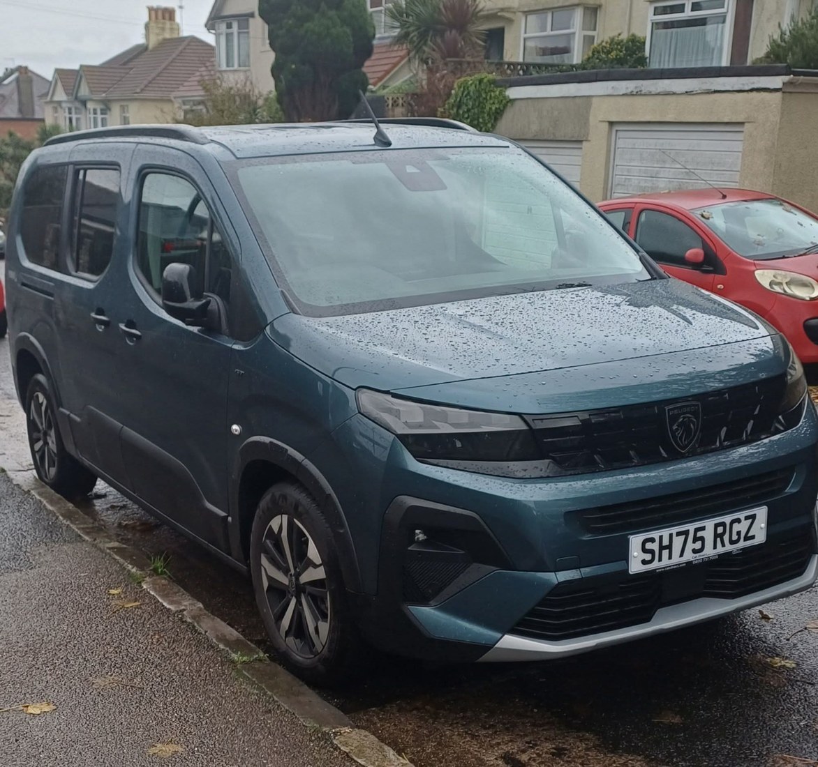 Blue Peugeot Rifter Horizon RS