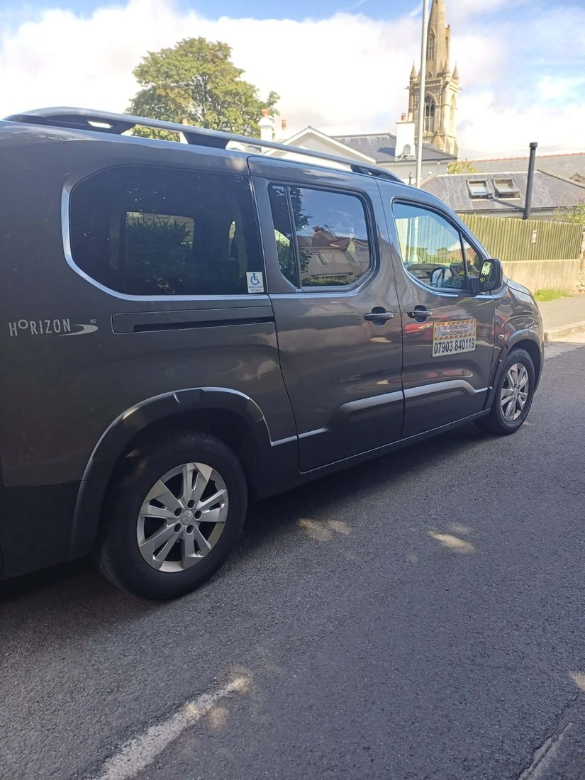Grey Peugeot Rifter Horizon RS